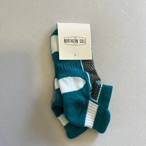 5/ $25 NORTHERN Sole Green socks W7